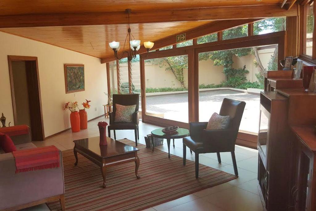 Somona Guest House Johannesburg Exterior photo